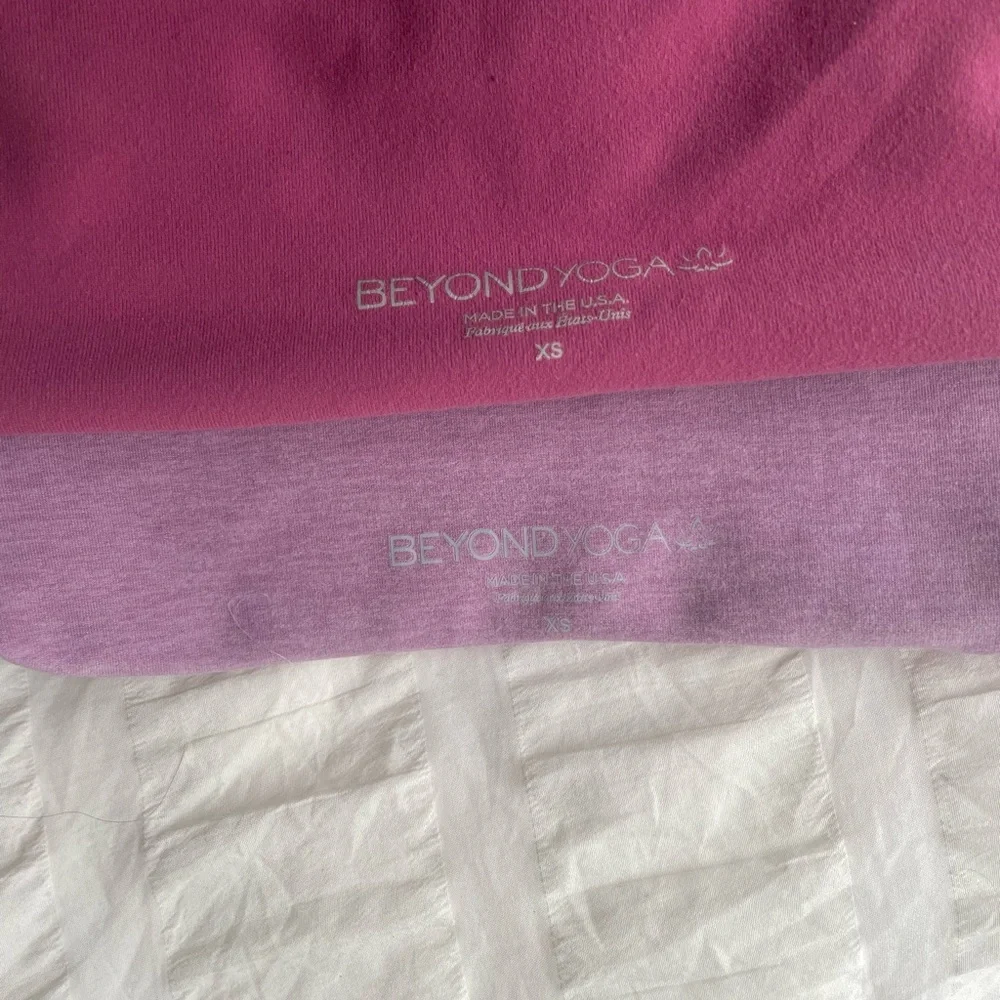 (2 pairs) Beyond Yoga Valentines' Day Balletcore bundle - Picture 6 of 10